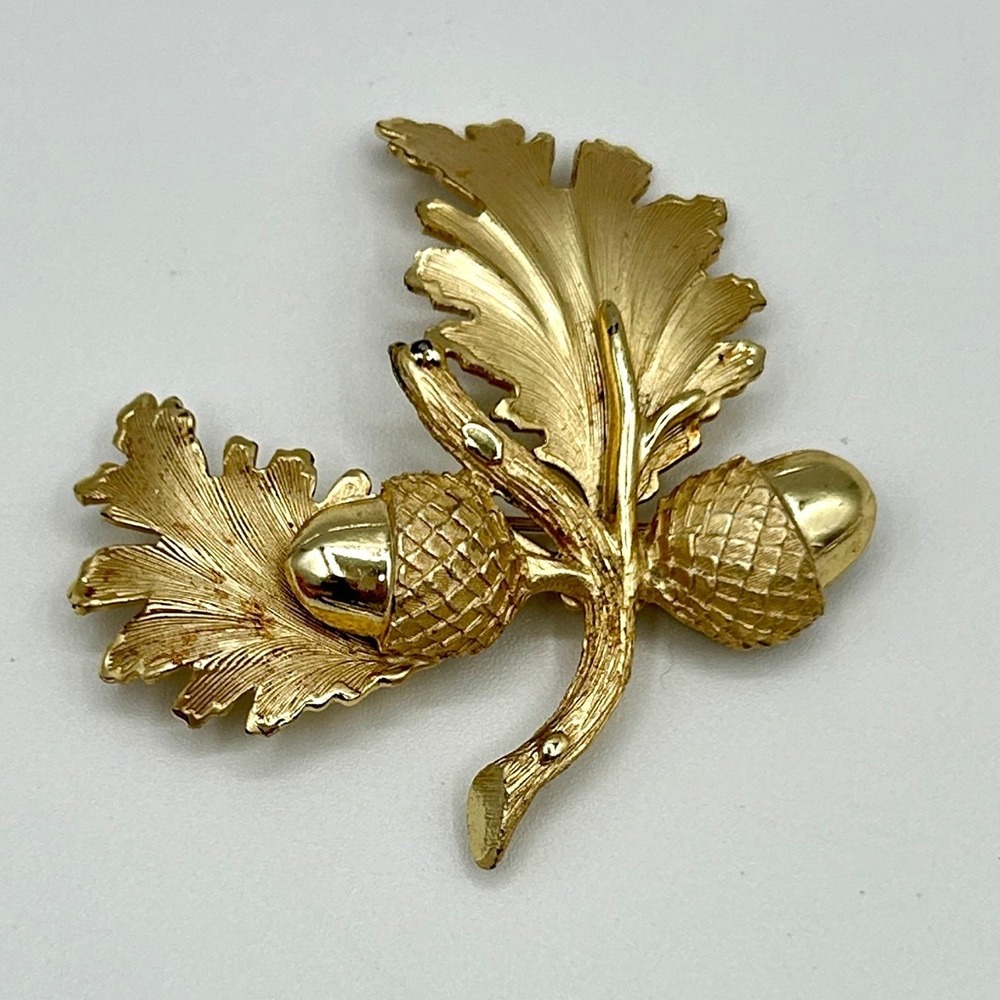 Vintage Acorn Oak Leaf Brooch Gold Tone Textured Fall Jewelry
